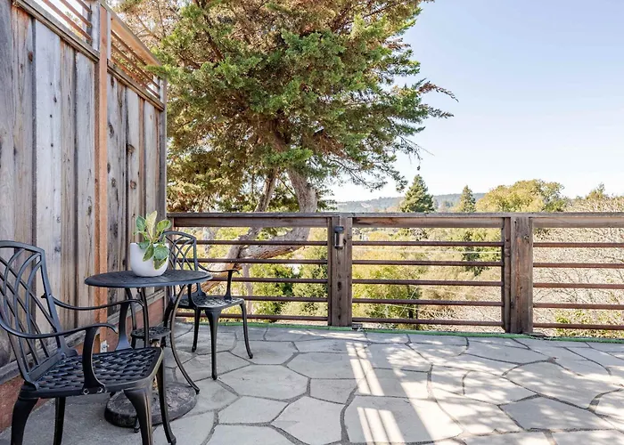 The Midtown Cottage- W/ Private Entrance And Views